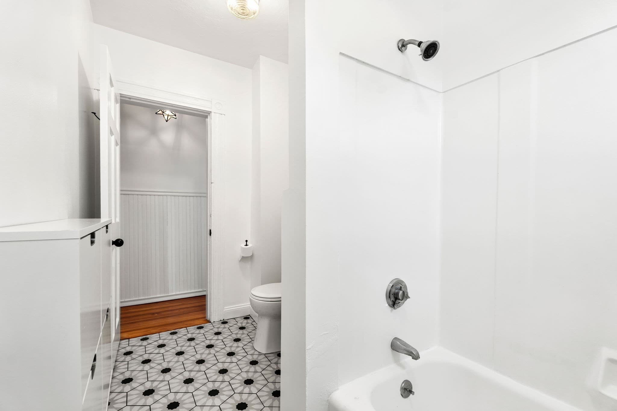 Condominium at 401 Cabot St # 4, Beverly MA 01915, Beverly, photo 10 of 25