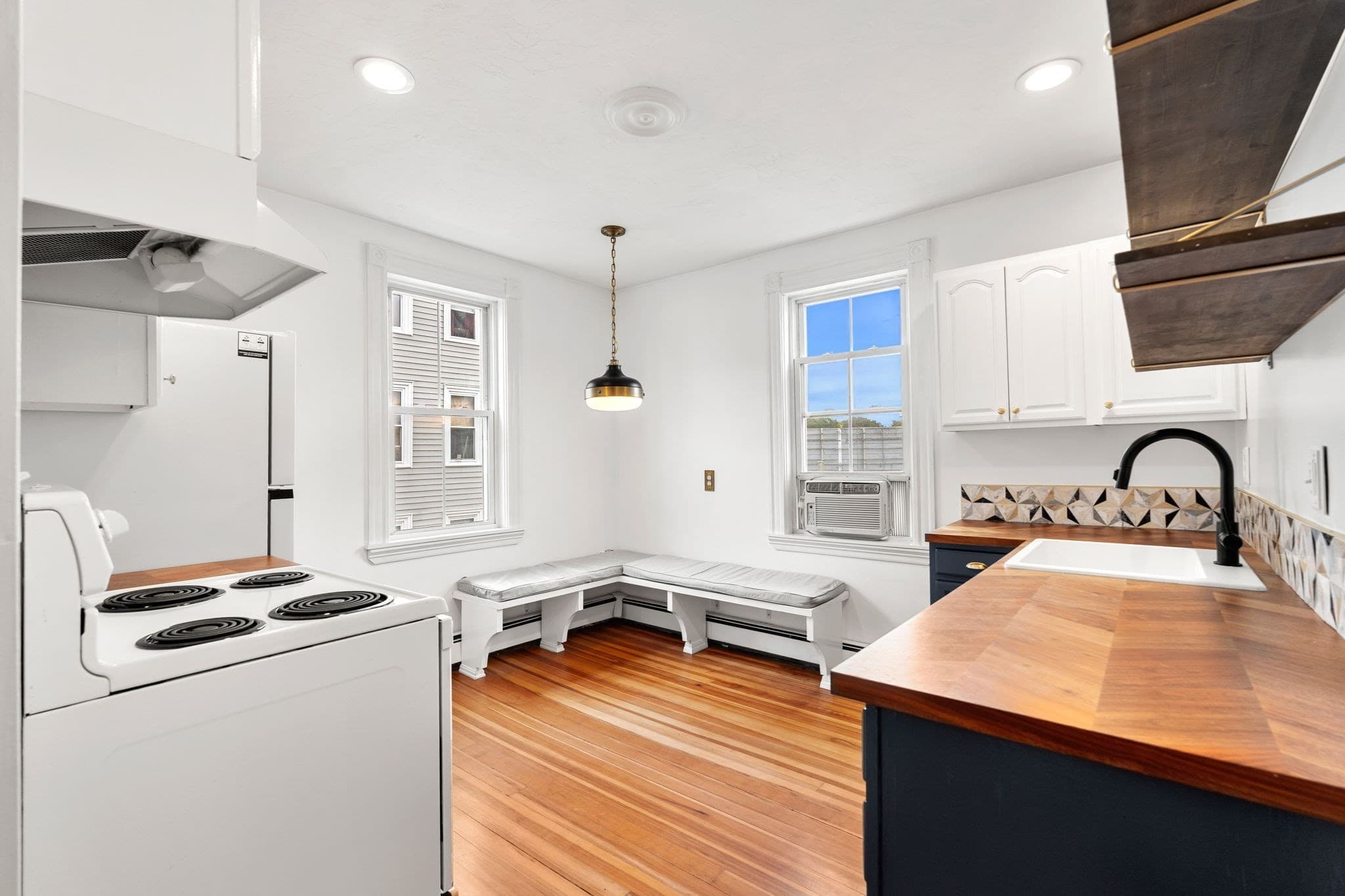 Condominium at 401 Cabot St # 4, Beverly MA 01915, Beverly, photo 4 of 25