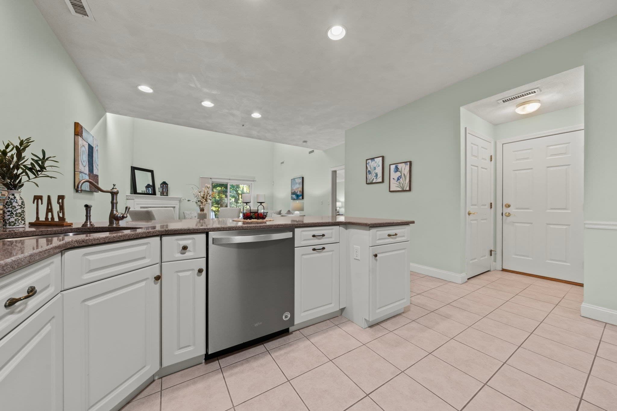 Condominium at 25 Stonebury Way # 6, Tewksbury MA 01876, Tewksbury, photo 9 of 42