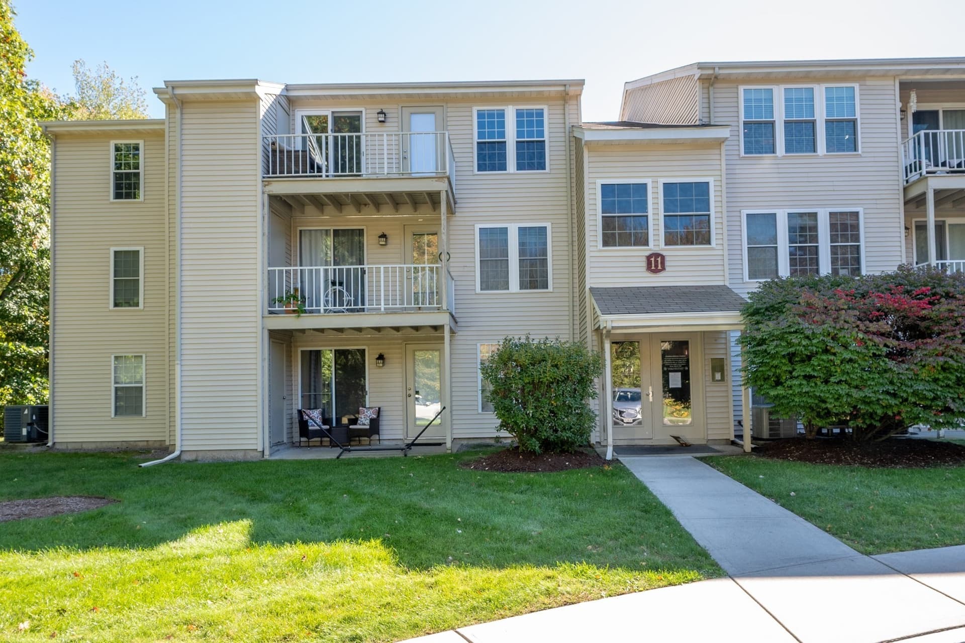 11 Thoreau Ct # 2, Natick MA 01760