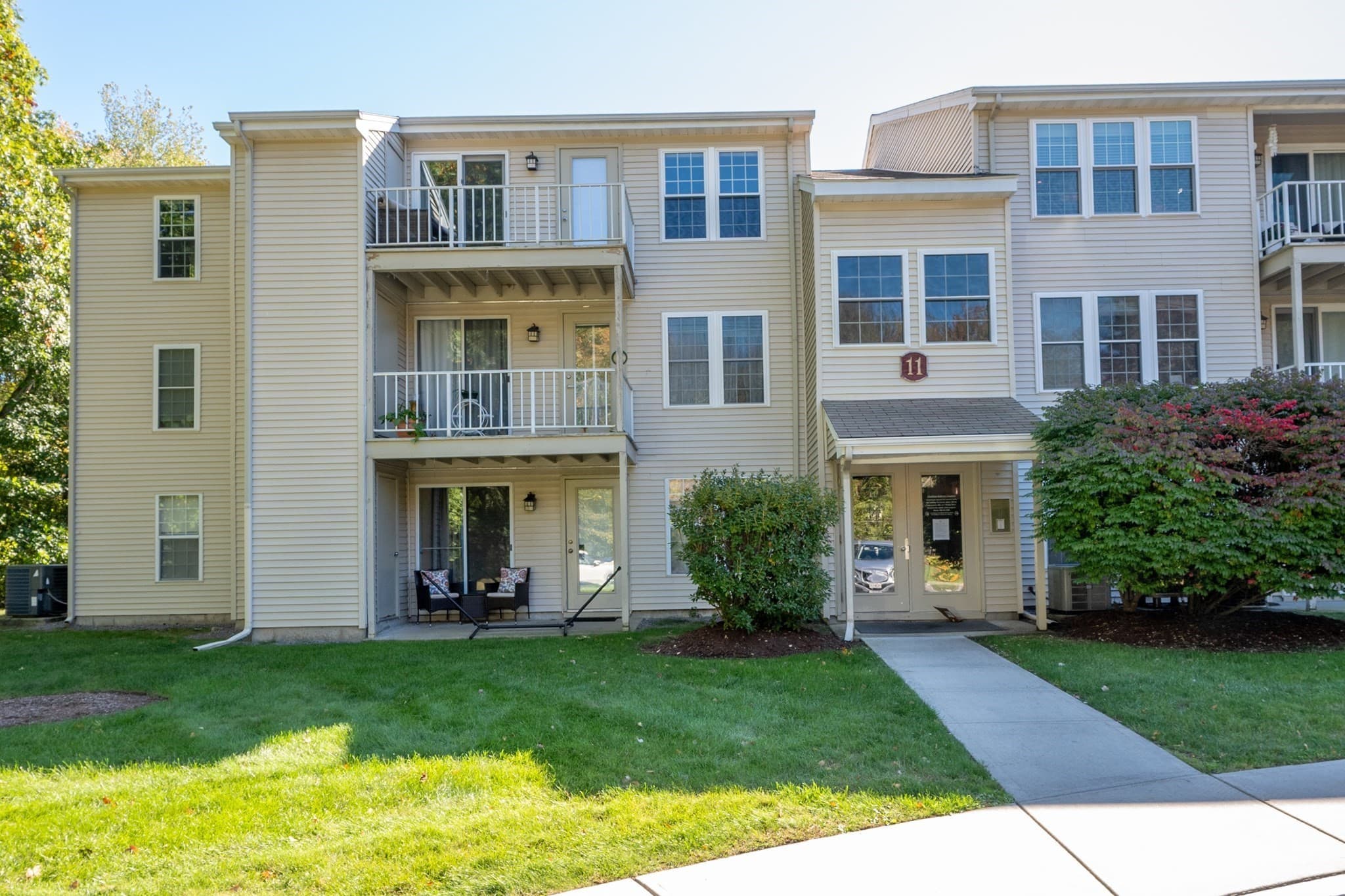 11 Thoreau Ct # 2, Natick MA 01760