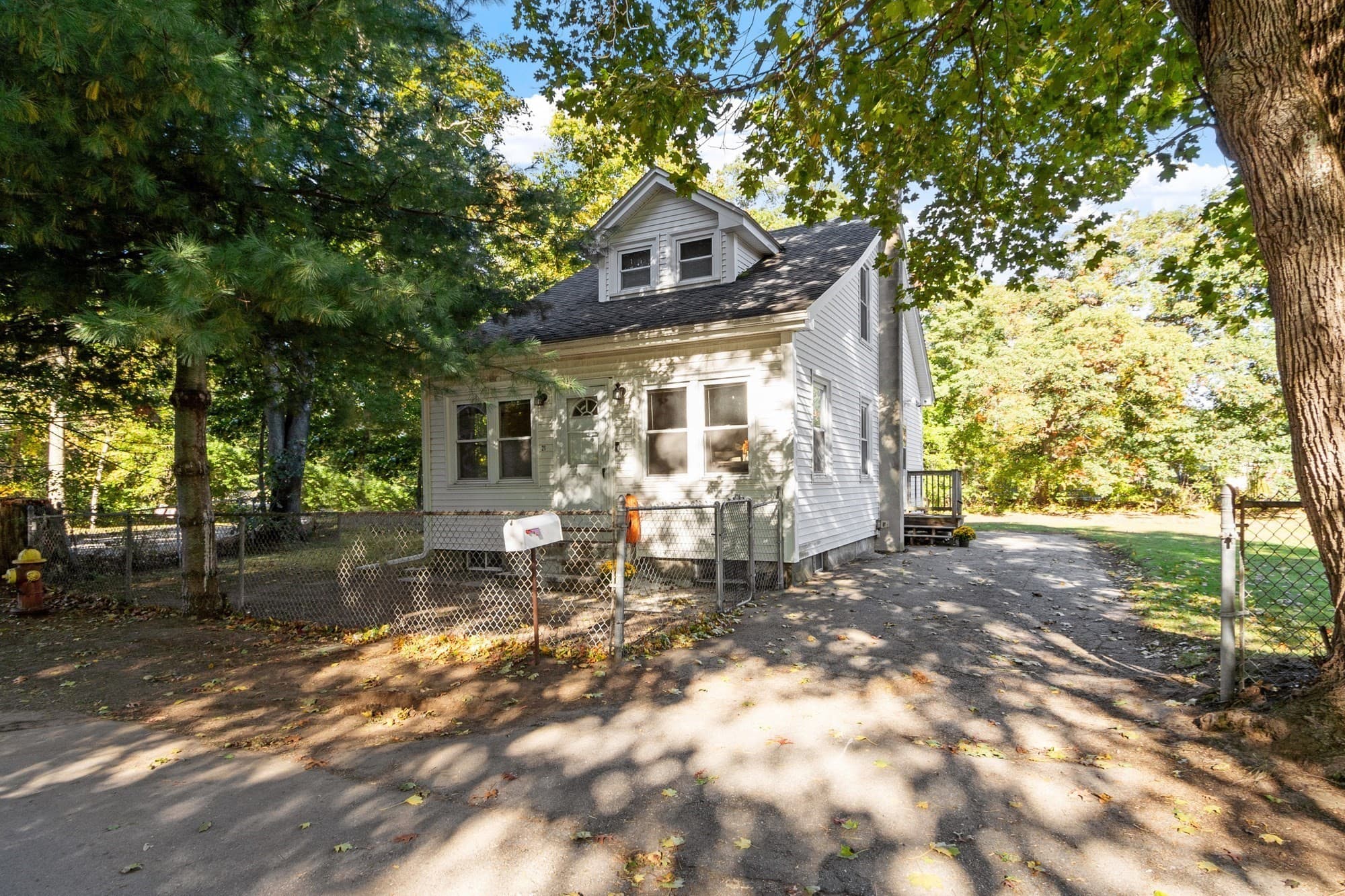 21 Roosevelt Rd, Tewksbury MA 01876