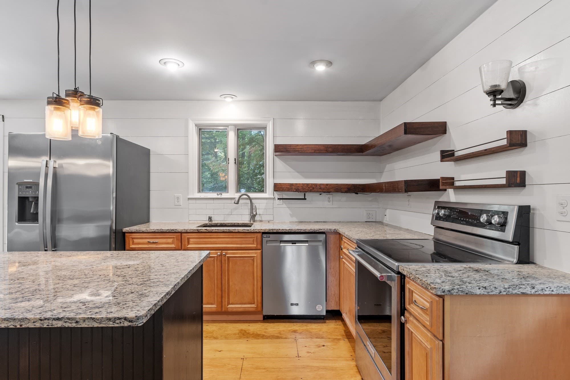 Single Family Residence at 104 Sawyer St, Gardner MA 01440, Gardner, photo 14 of 41