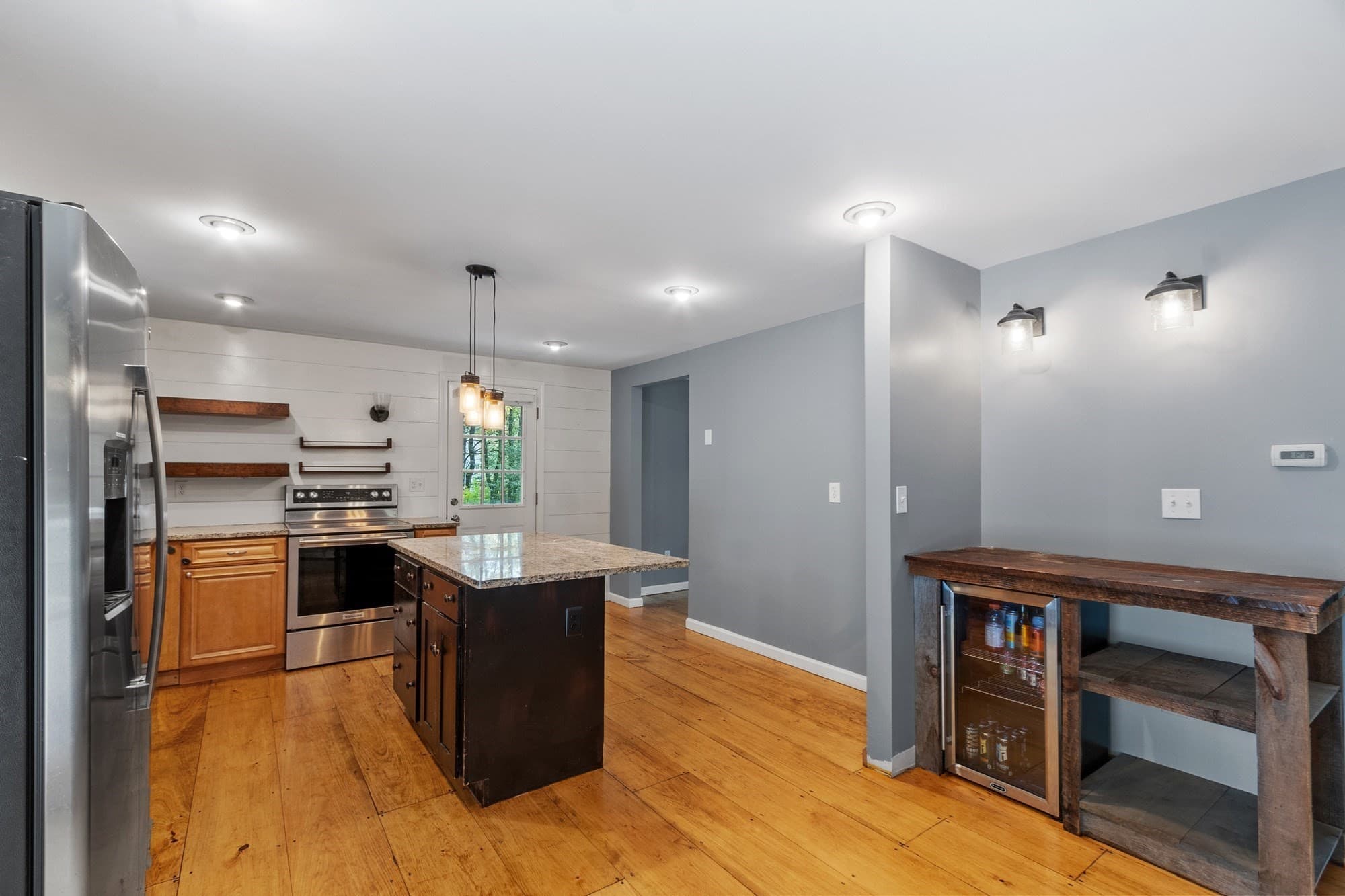 Single Family Residence at 104 Sawyer St, Gardner MA 01440, Gardner, photo 11 of 41