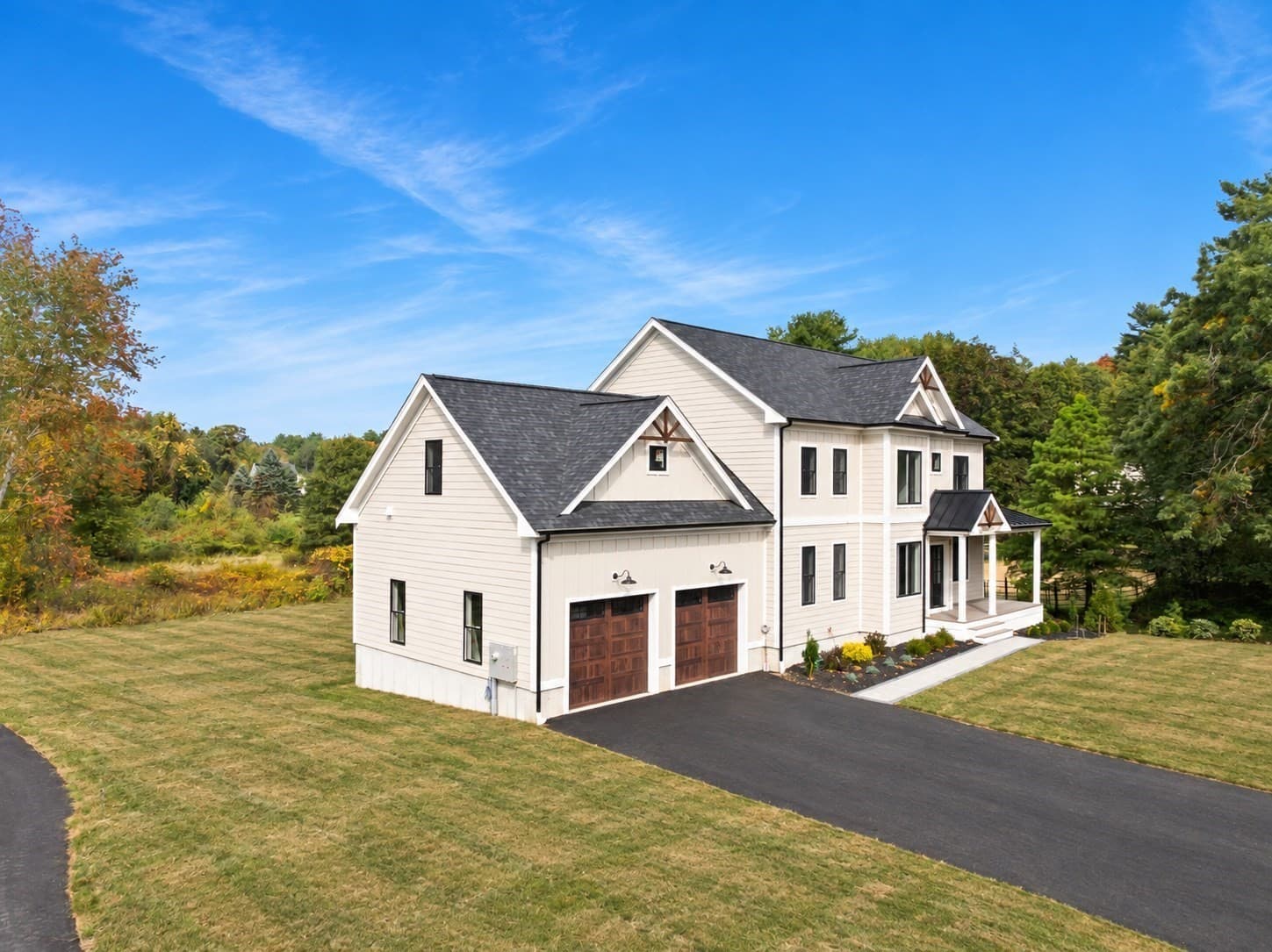 Single Family Residence at 11 Hiawatha Trl, Bridgewater MA 02324, Bridgewater, photo 2 of 42
