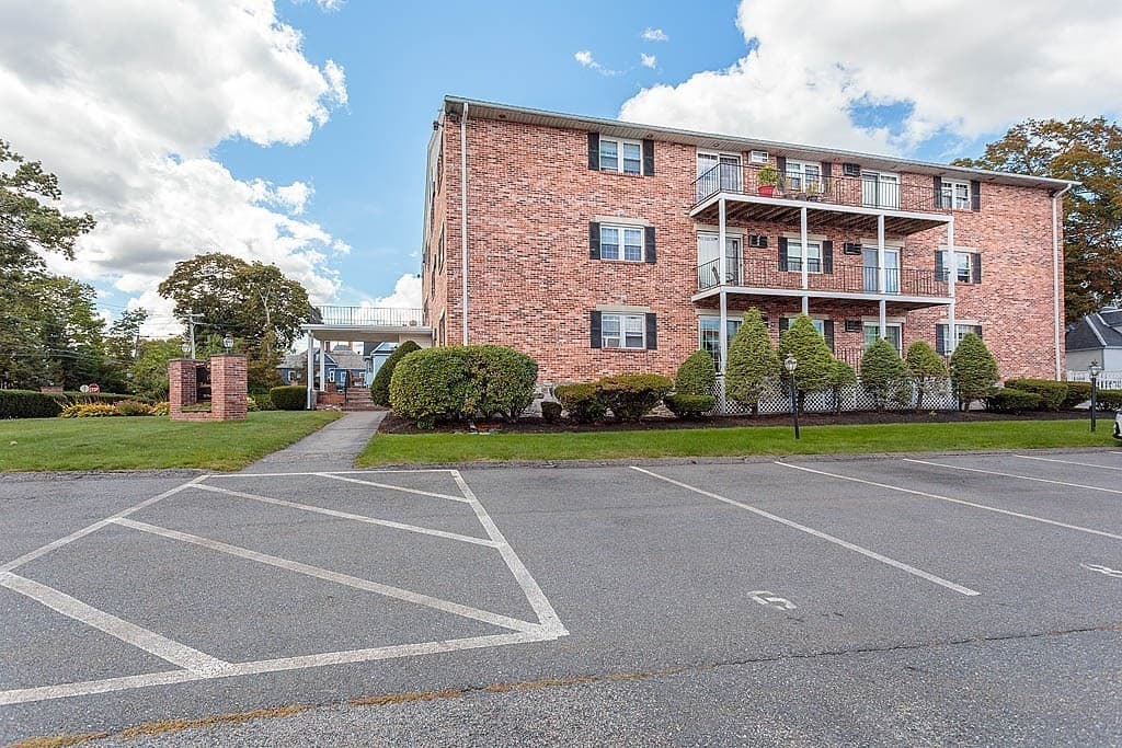 Condominium at 305 Pine St # 6, Lowell MA 01851, Lowell, photo 18 of 19