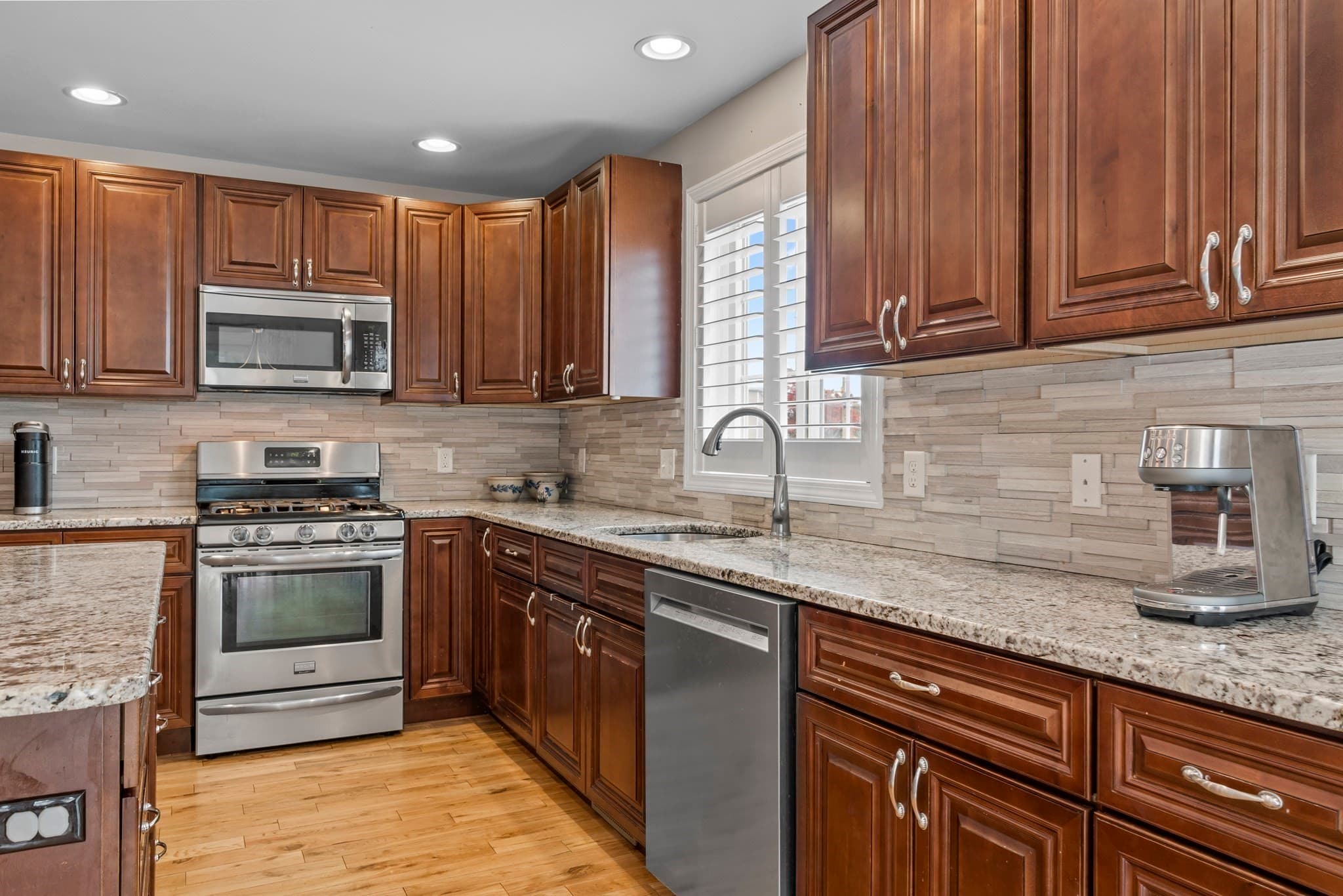 Condex at 494 Hilldale Avenue # 494, Haverhill MA 01832, Haverhill, photo 9 of 39