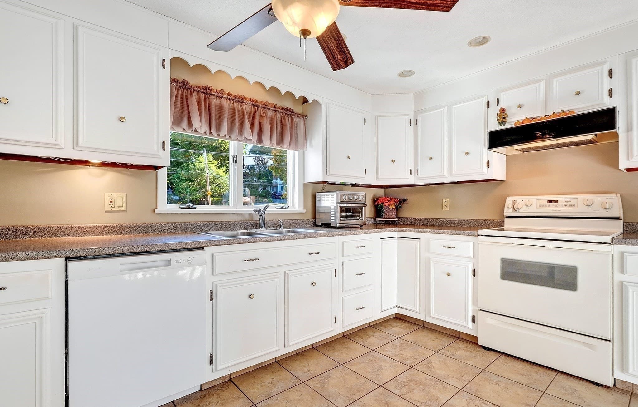 2 Family - 2 Units Side by Side at 39 Buckman St, Woburn MA 01801, Woburn, photo 9 of 38