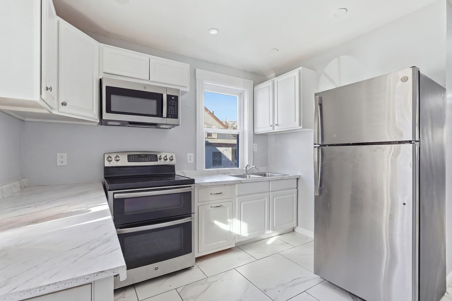 2 Family - 2 Units Up/Down at 11 Beacon St, Lawrence MA 01843, Lawrence, photo 12 of 35