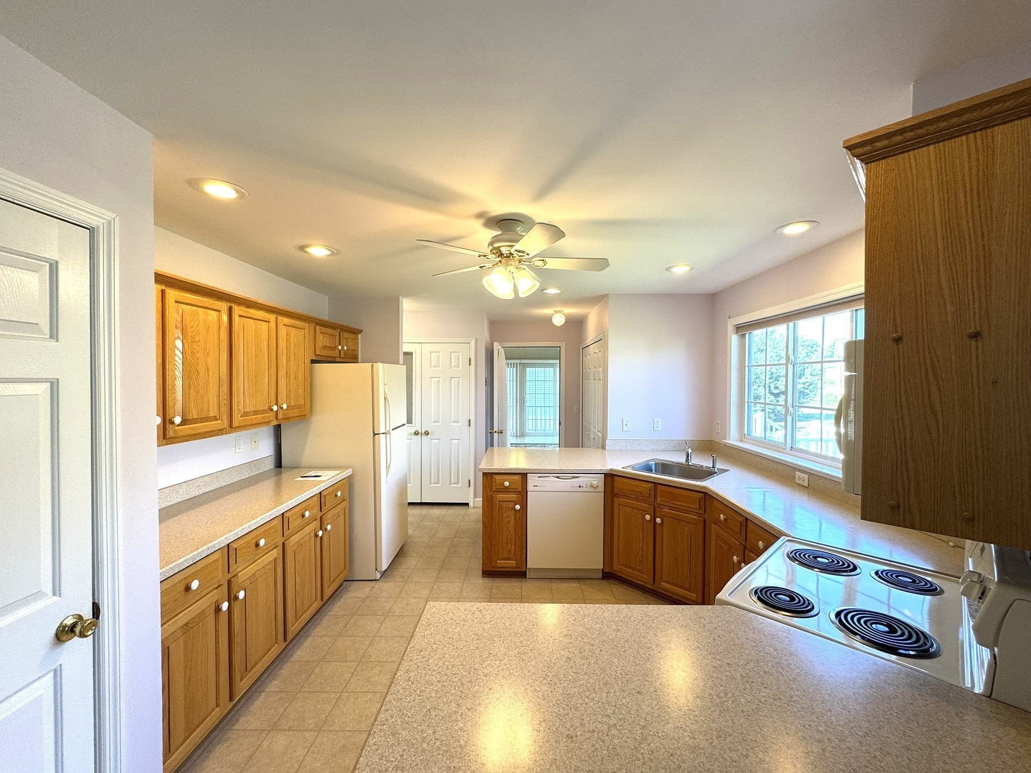 Single Family Residence at 22 Brookstone Drive, Bridgewater MA 02324, Bridgewater, photo 12 of 28