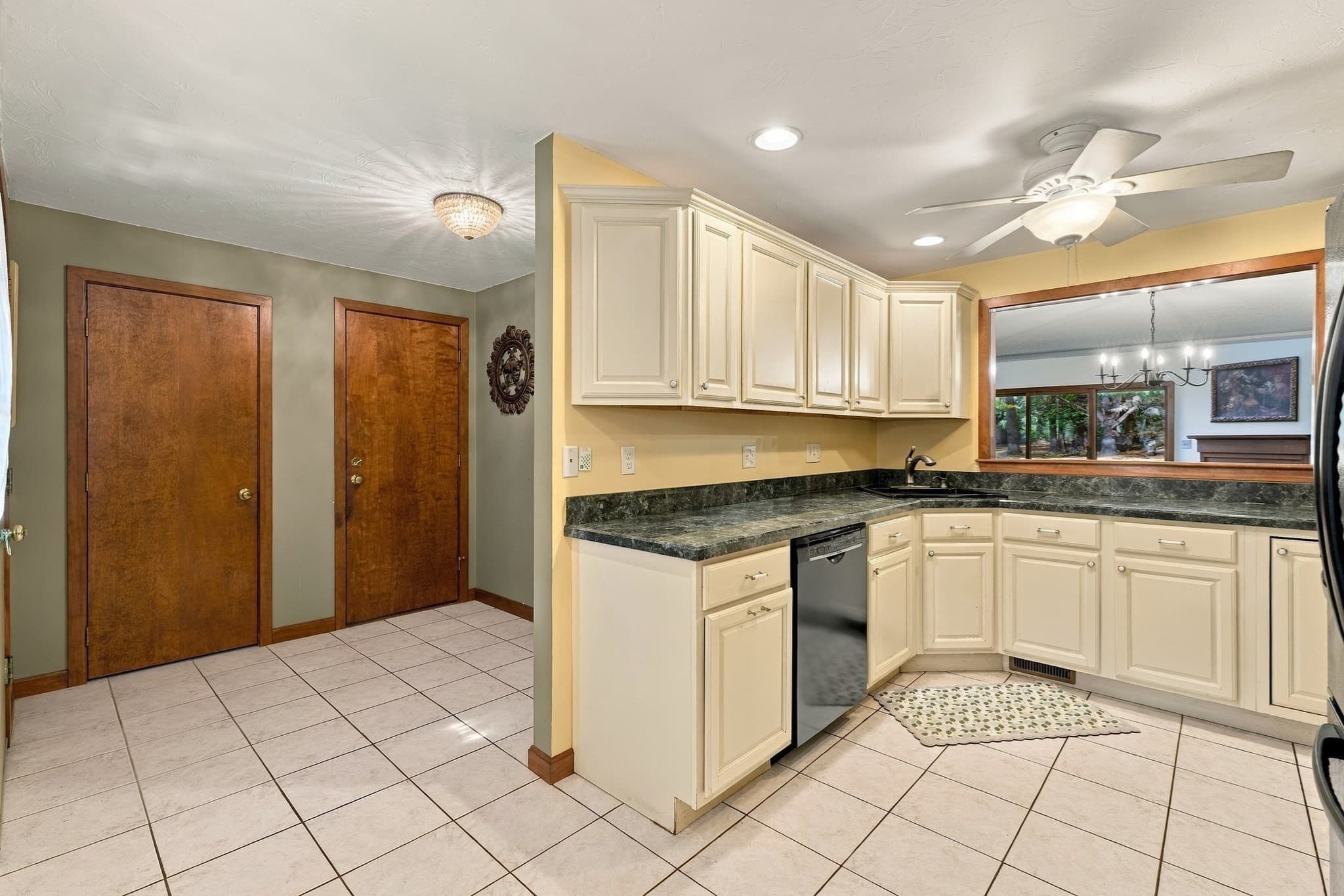 Condominium at 23 Hawthorne Vlg # A, Franklin MA 02038, Franklin, photo 8 of 40