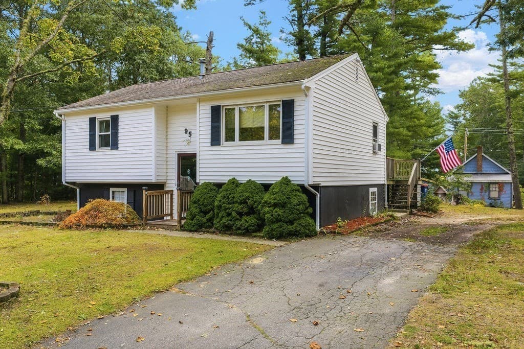 Single Family Residence at 95 Mayflower Ln, Wareham MA 02571, Wareham, photo 2 of 28