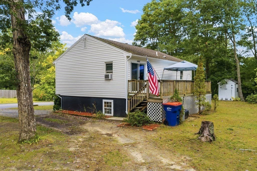 Single Family Residence at 95 Mayflower Ln, Wareham MA 02571, Wareham, photo 3 of 28