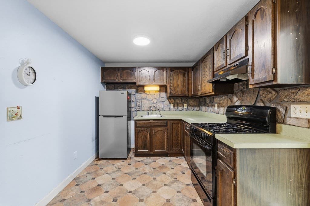 Single Family Residence at 95 Mayflower Ln, Wareham MA 02571, Wareham, photo 11 of 28