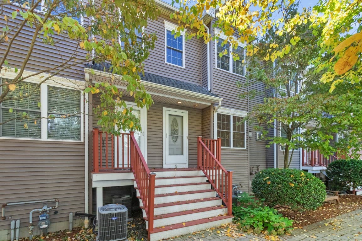 25 Hastings Ave # 3, Waltham MA 02453