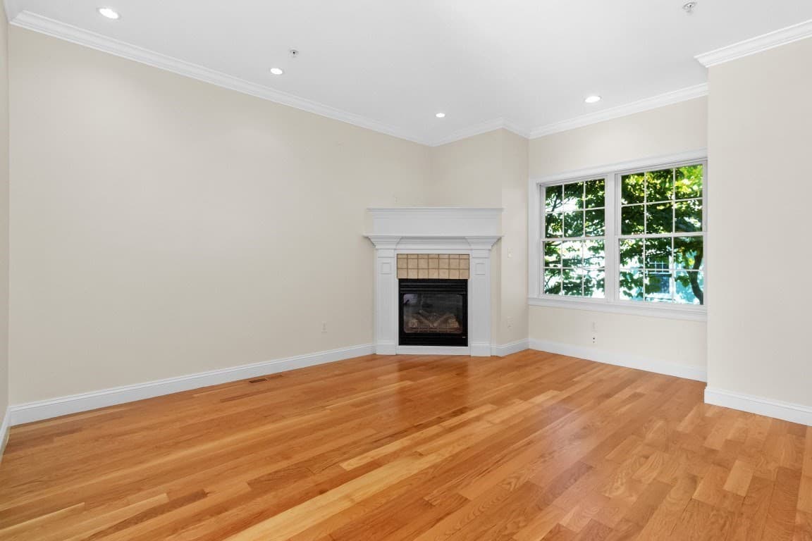 Condominium at 25 Hastings Ave # 3, Waltham MA 02453, Waltham, photo 9 of 32