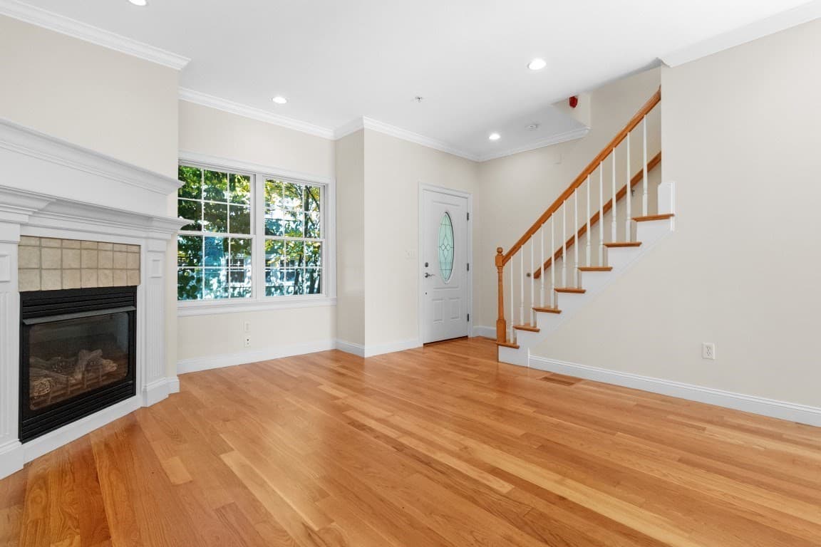 Condominium at 25 Hastings Ave # 3, Waltham MA 02453, Waltham, photo 10 of 32