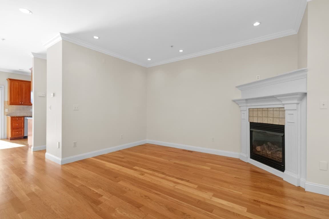 Condominium at 25 Hastings Ave # 3, Waltham MA 02453, Waltham, photo 11 of 32