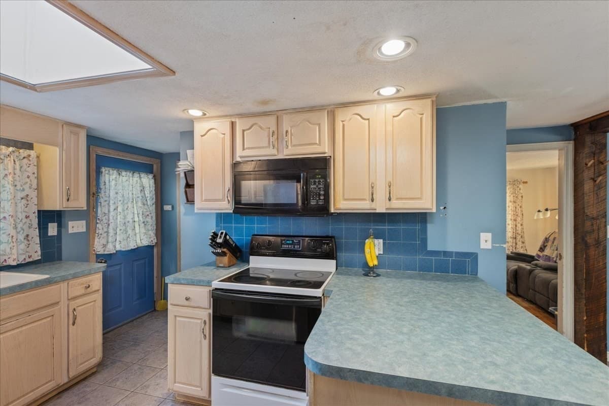 Single Family Residence at 11 Lackey St, Haverhill MA 01830, Haverhill, photo 6 of 35