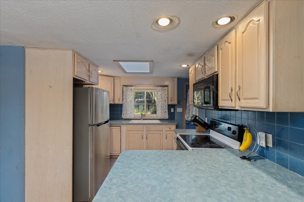Single Family Residence at 11 Lackey St, Haverhill MA 01830, Haverhill, photo 5 of 35