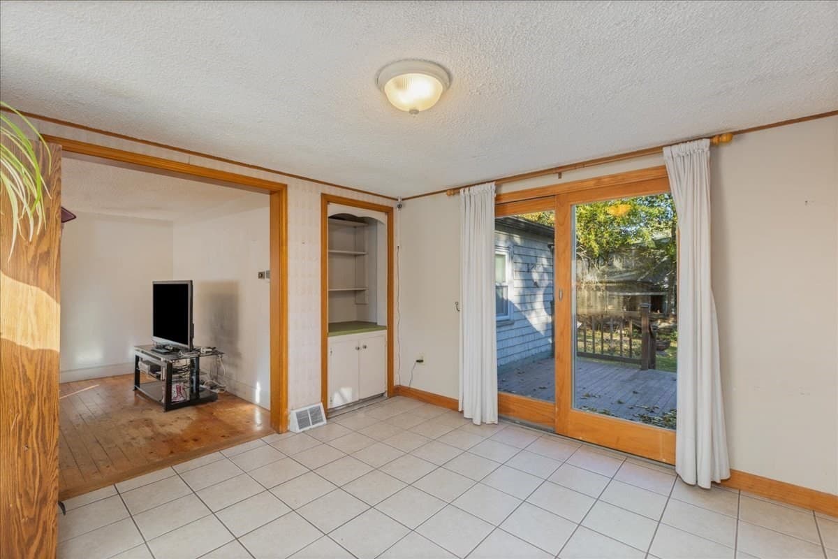 Single Family Residence at 11 Lackey St, Haverhill MA 01830, Haverhill, photo 20 of 35