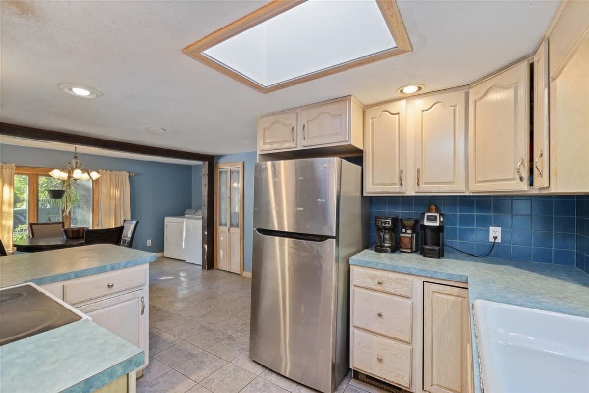 Single Family Residence at 11 Lackey St, Haverhill MA 01830, Haverhill, photo 9 of 35