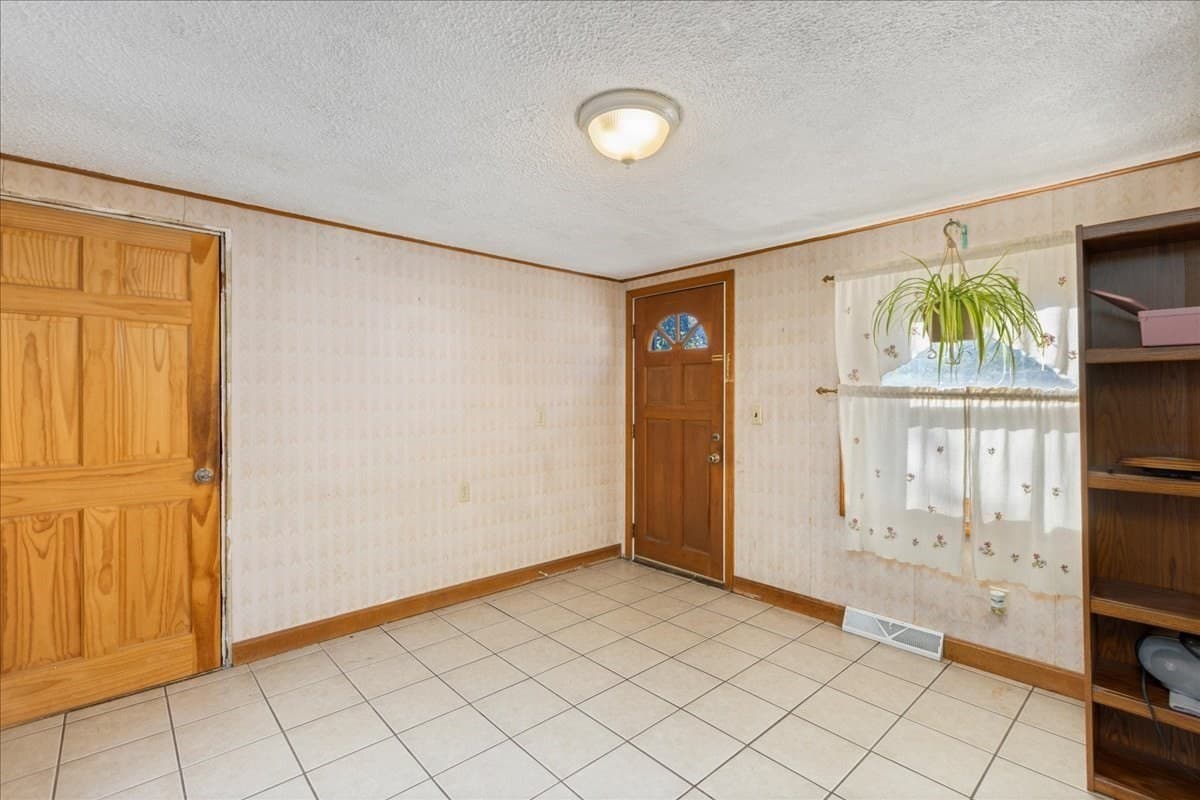 Single Family Residence at 11 Lackey St, Haverhill MA 01830, Haverhill, photo 24 of 35