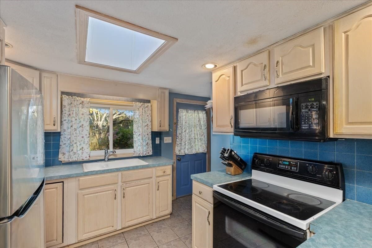 Single Family Residence at 11 Lackey St, Haverhill MA 01830, Haverhill, photo 10 of 35