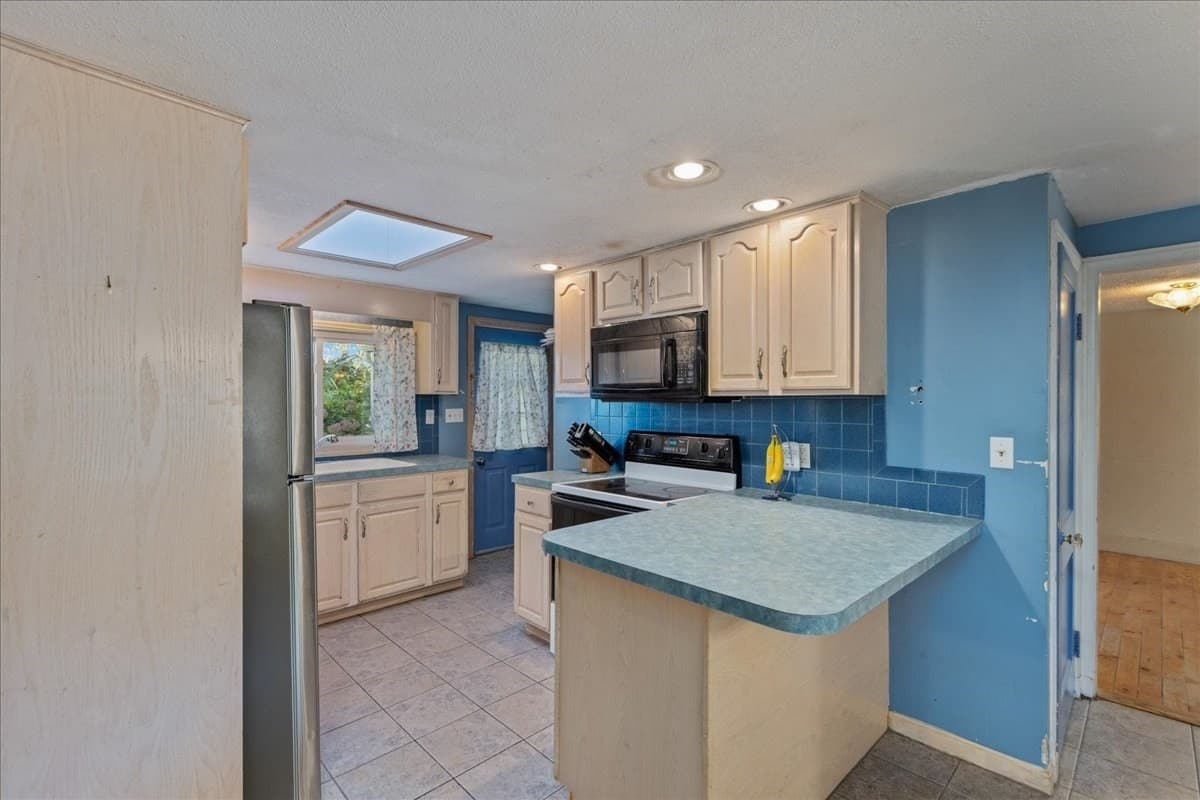 Single Family Residence at 11 Lackey St, Haverhill MA 01830, Haverhill, photo 8 of 35