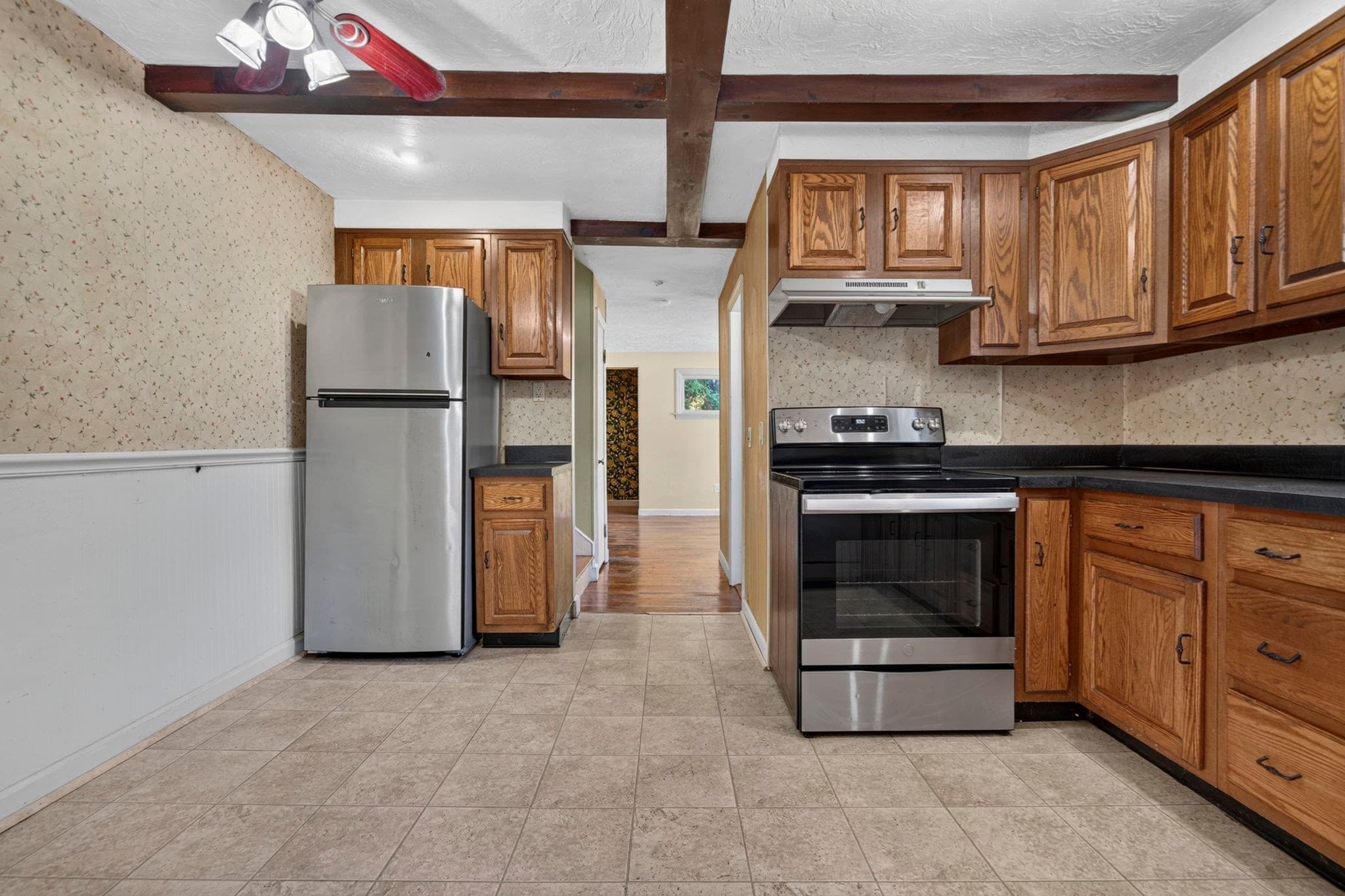 Single Family Residence at 31 Westmorland Dr, Worcester MA 01602, Worcester, photo 9 of 26