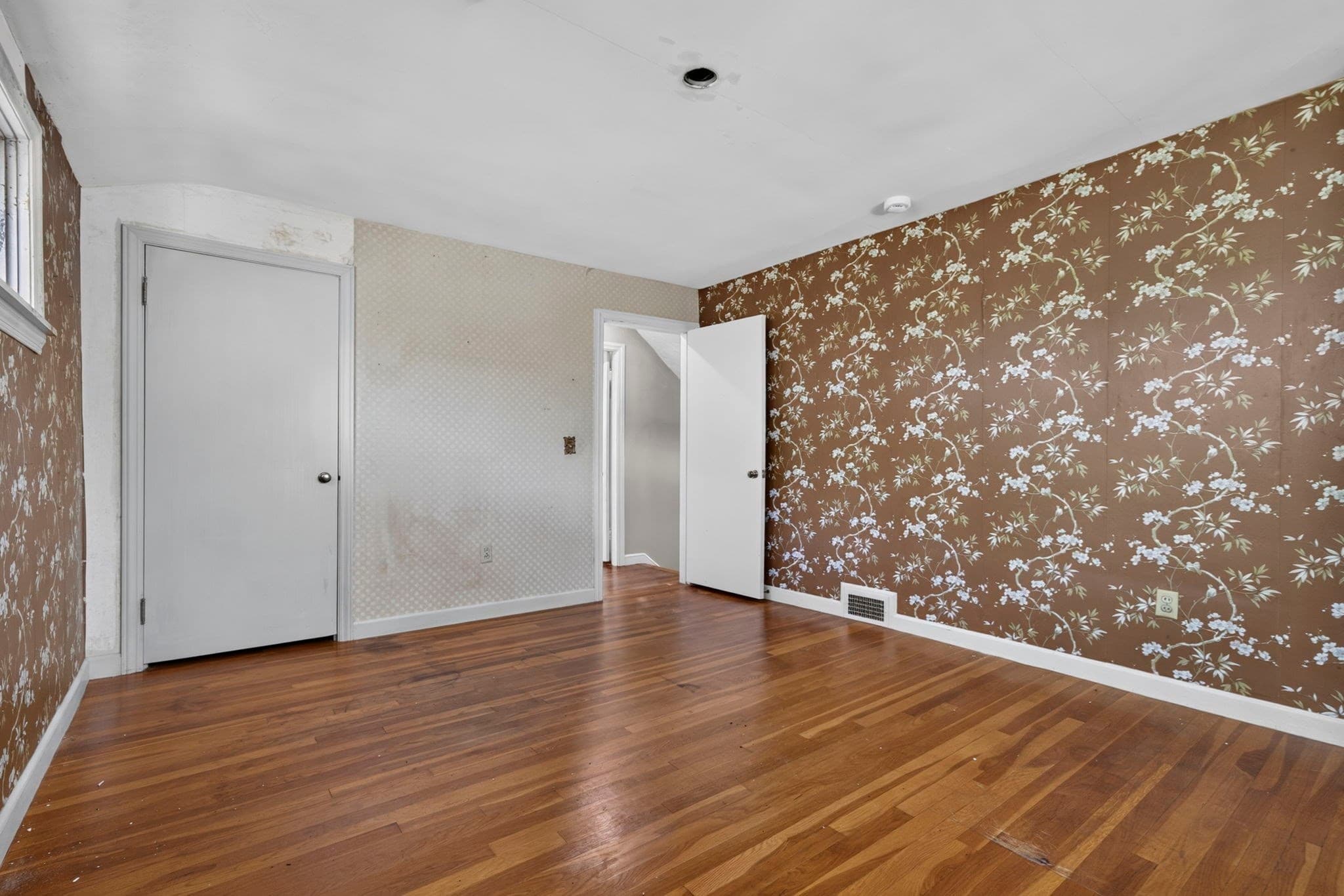 Single Family Residence at 31 Westmorland Dr, Worcester MA 01602, Worcester, photo 14 of 26