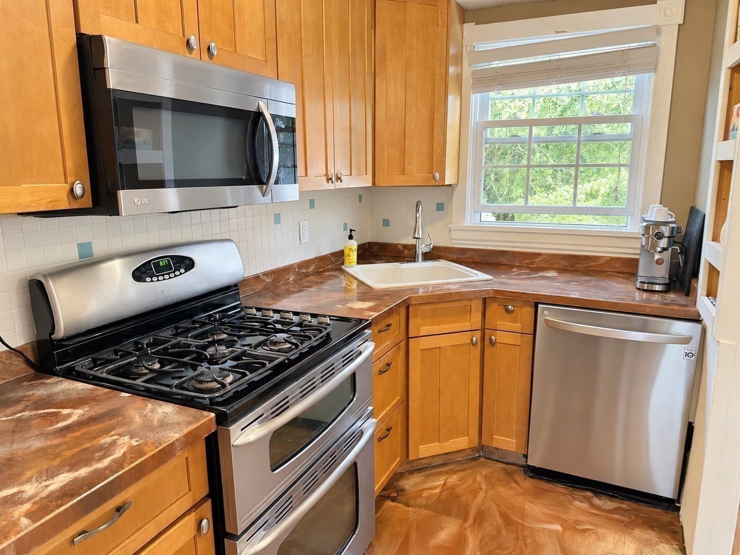 Single Family Residence at 87 Ledgebrook Rd, Weymouth MA 02190, Weymouth, photo 7 of 27