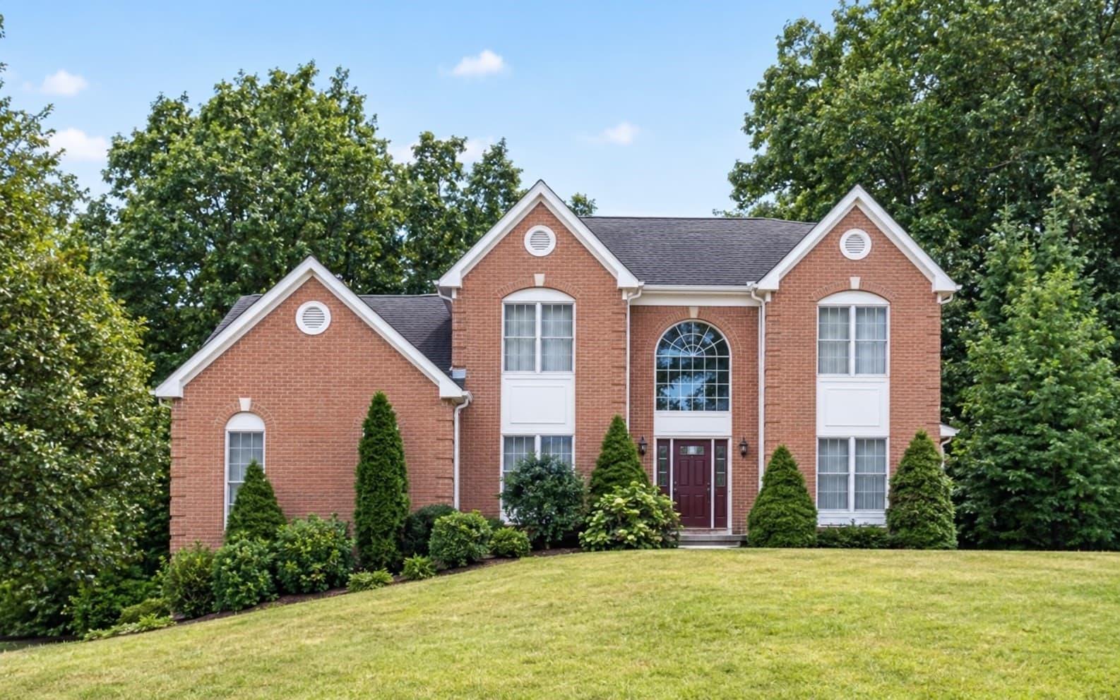 22 Faulkner Rd, Shrewsbury MA 01545