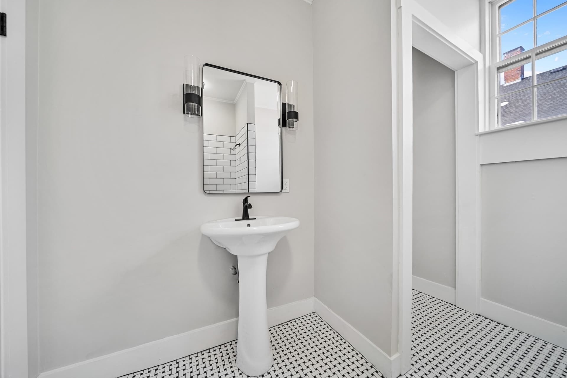 Condominium at 68 Pleasant St # 2, Newburyport MA 01950, photo 9 of 33