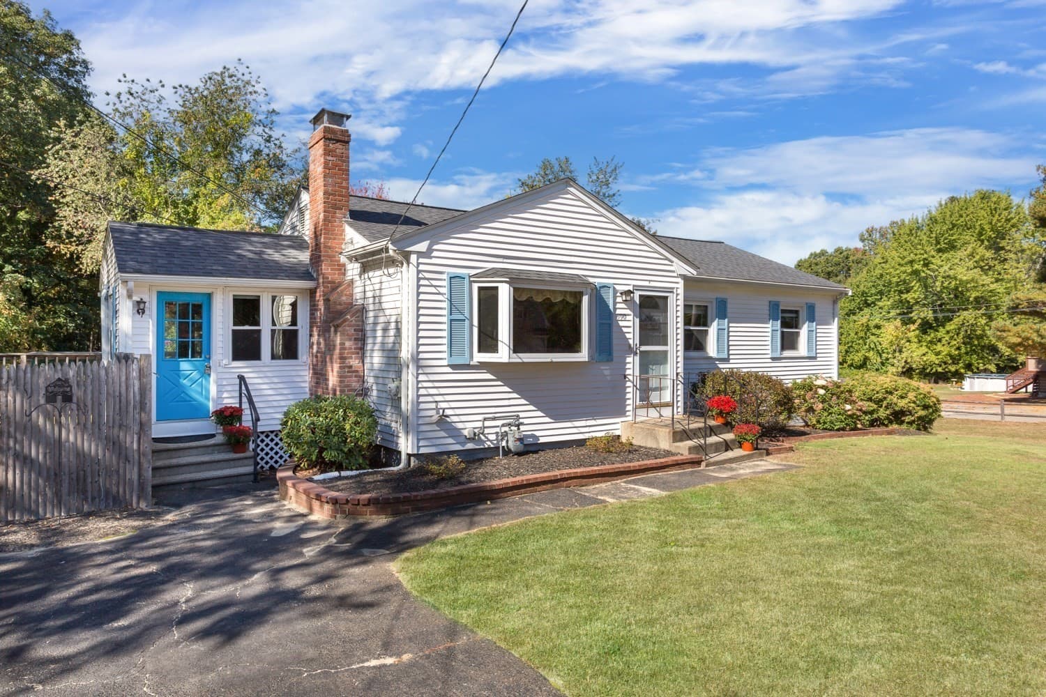 Single Family Residence at 590 Pond St, Franklin MA 02038, Franklin, photo 3 of 42