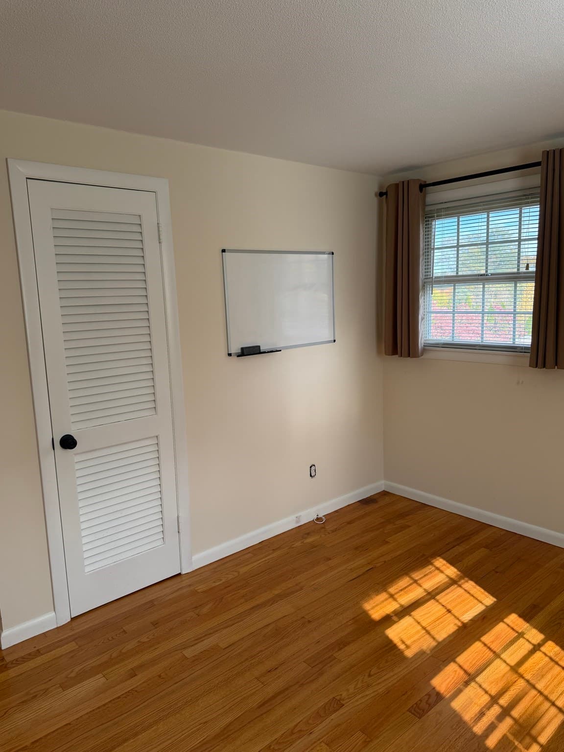 Single Family Residence at 76 Hillview Rd, Holyoke MA 01040, photo 16 of 33