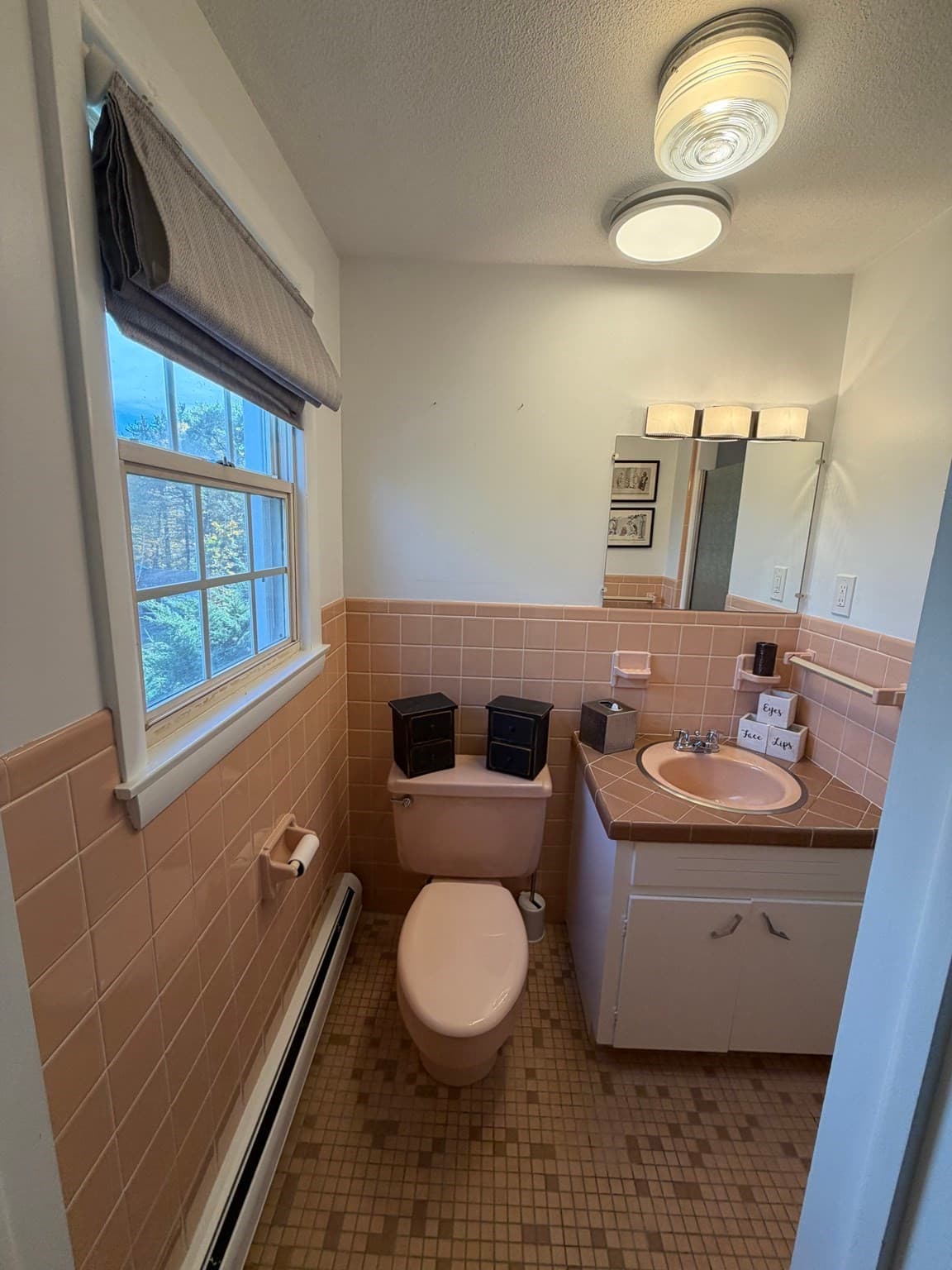 Single Family Residence at 76 Hillview Rd, Holyoke MA 01040, photo 26 of 33