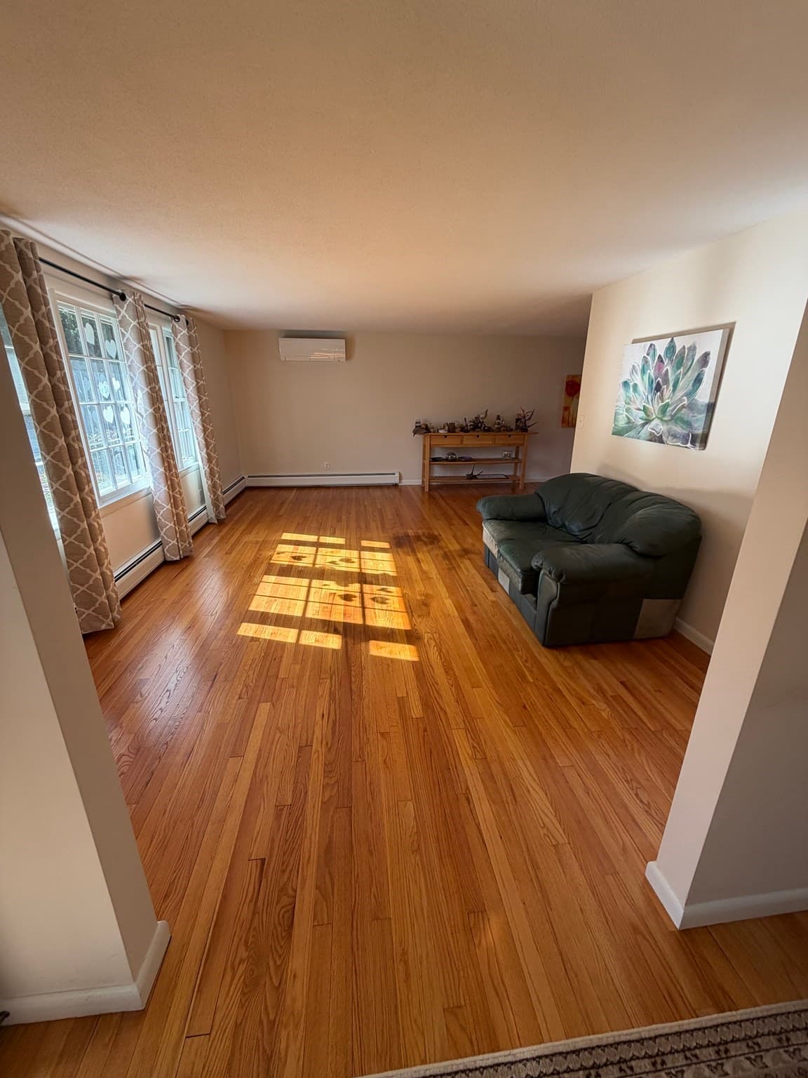 Single Family Residence at 76 Hillview Rd, Holyoke MA 01040, photo 7 of 33