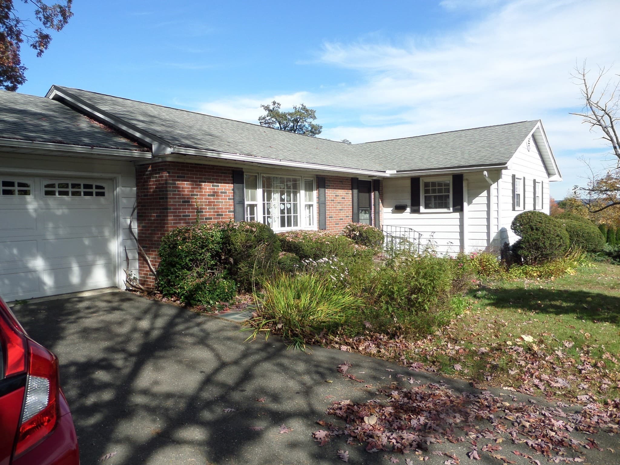 76 Hillview Rd, Holyoke MA 01040