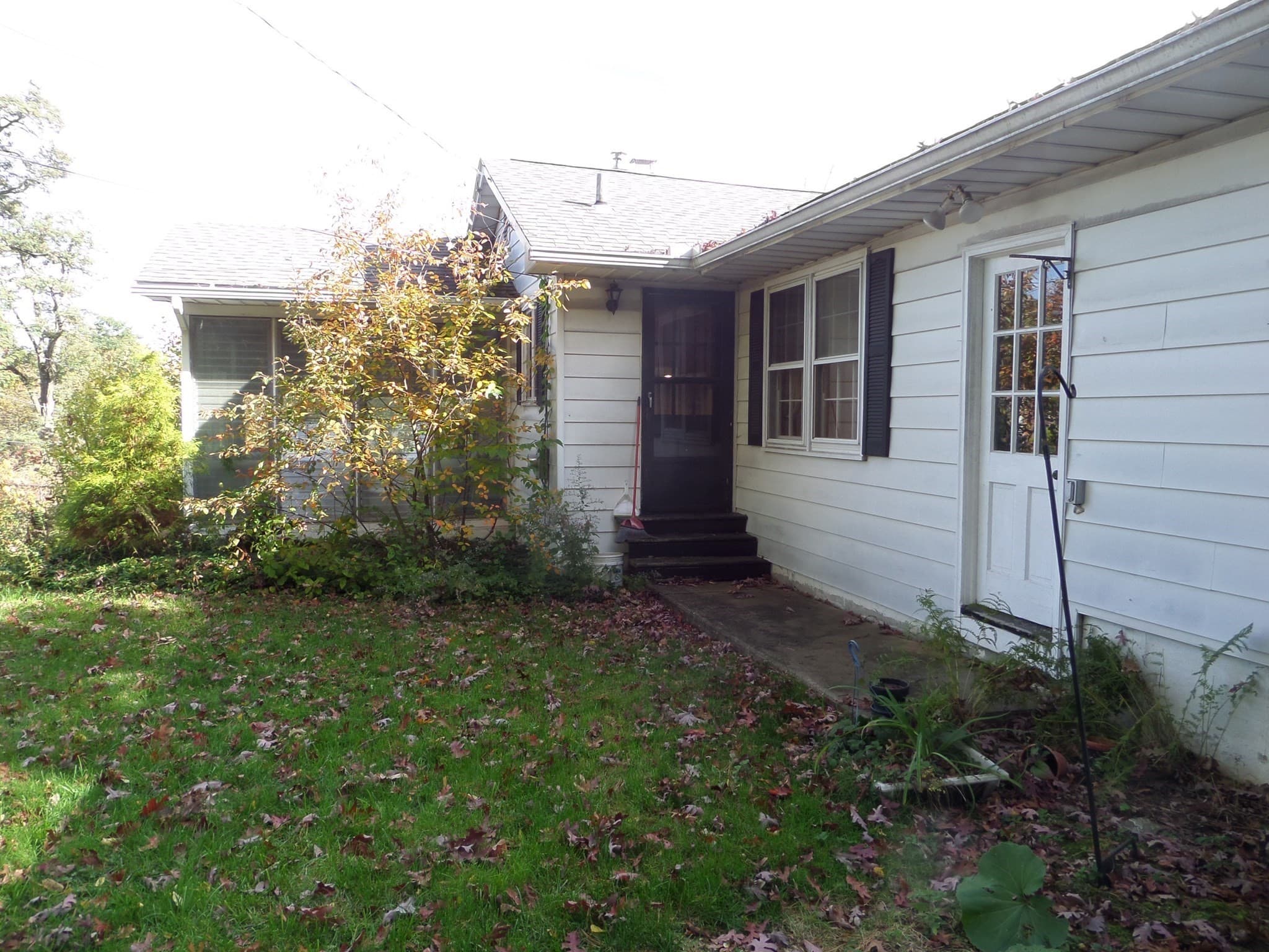 Single Family Residence at 76 Hillview Rd, Holyoke MA 01040, photo 5 of 33