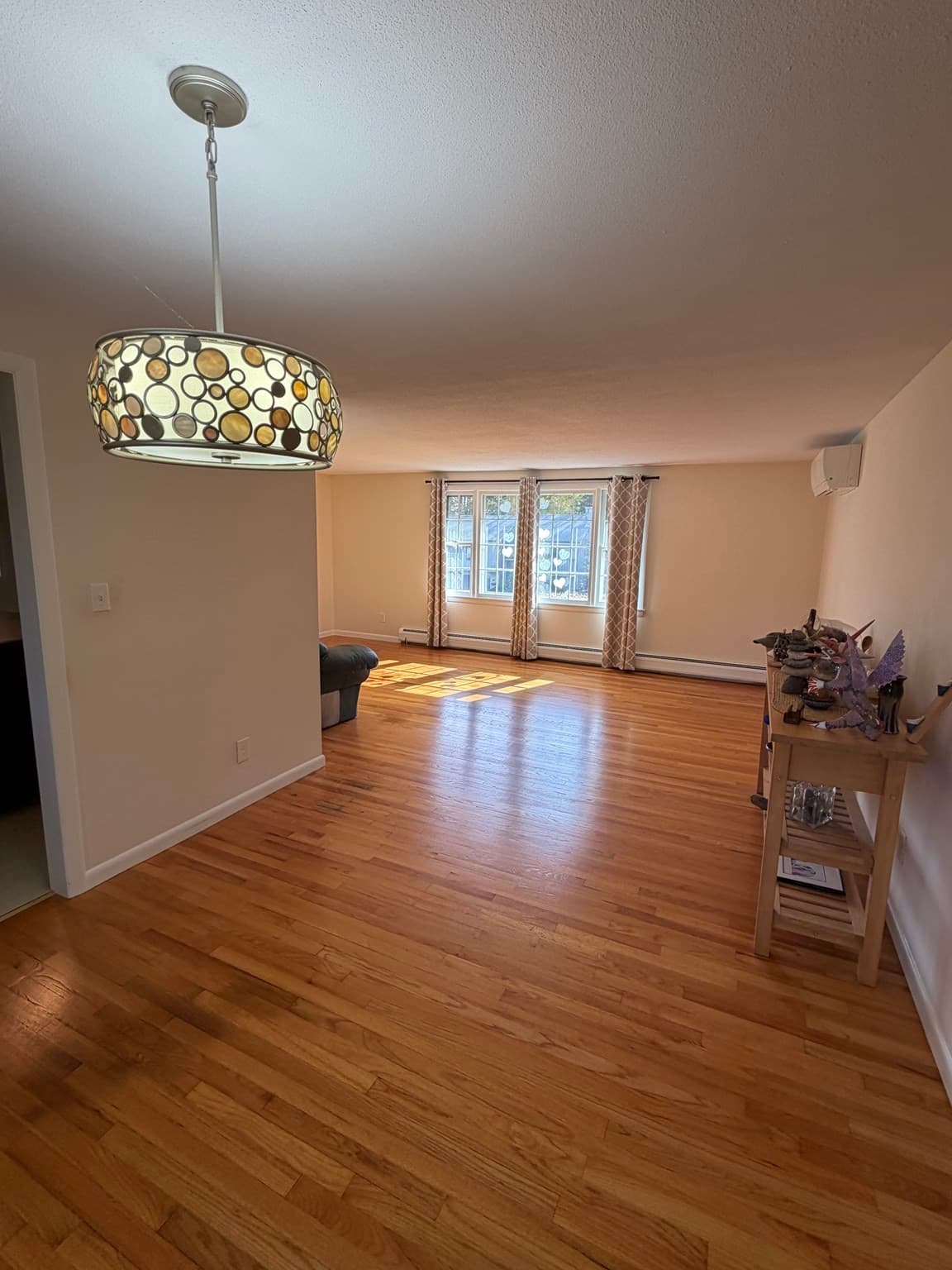 Single Family Residence at 76 Hillview Rd, Holyoke MA 01040, photo 9 of 33