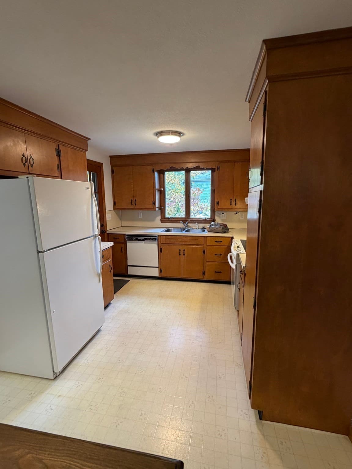 Single Family Residence at 76 Hillview Rd, Holyoke MA 01040, photo 21 of 33