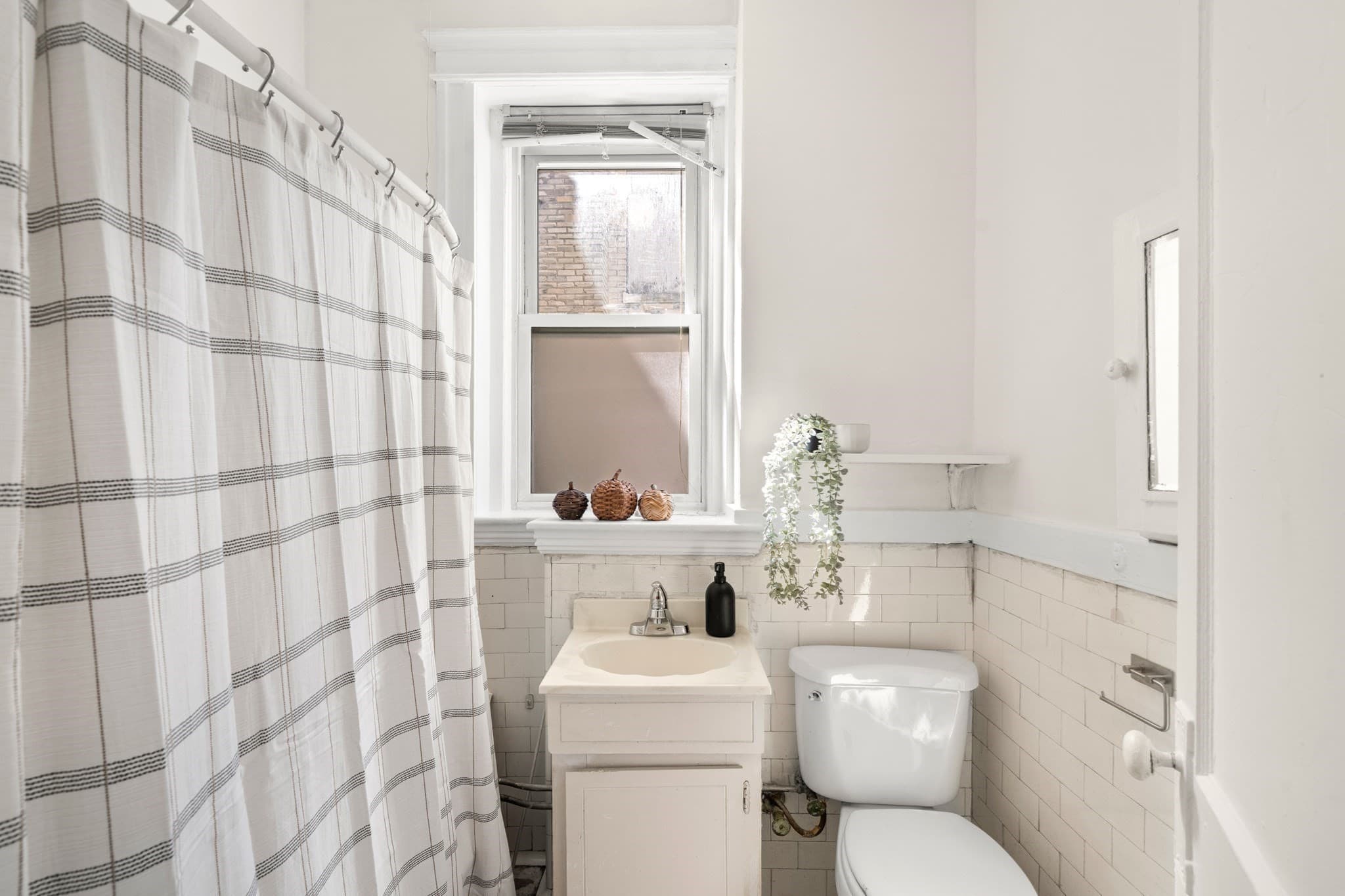 Condominium at 1840 Commonwealth Ave # 8, Boston MA 02135, Boston, photo 13 of 15