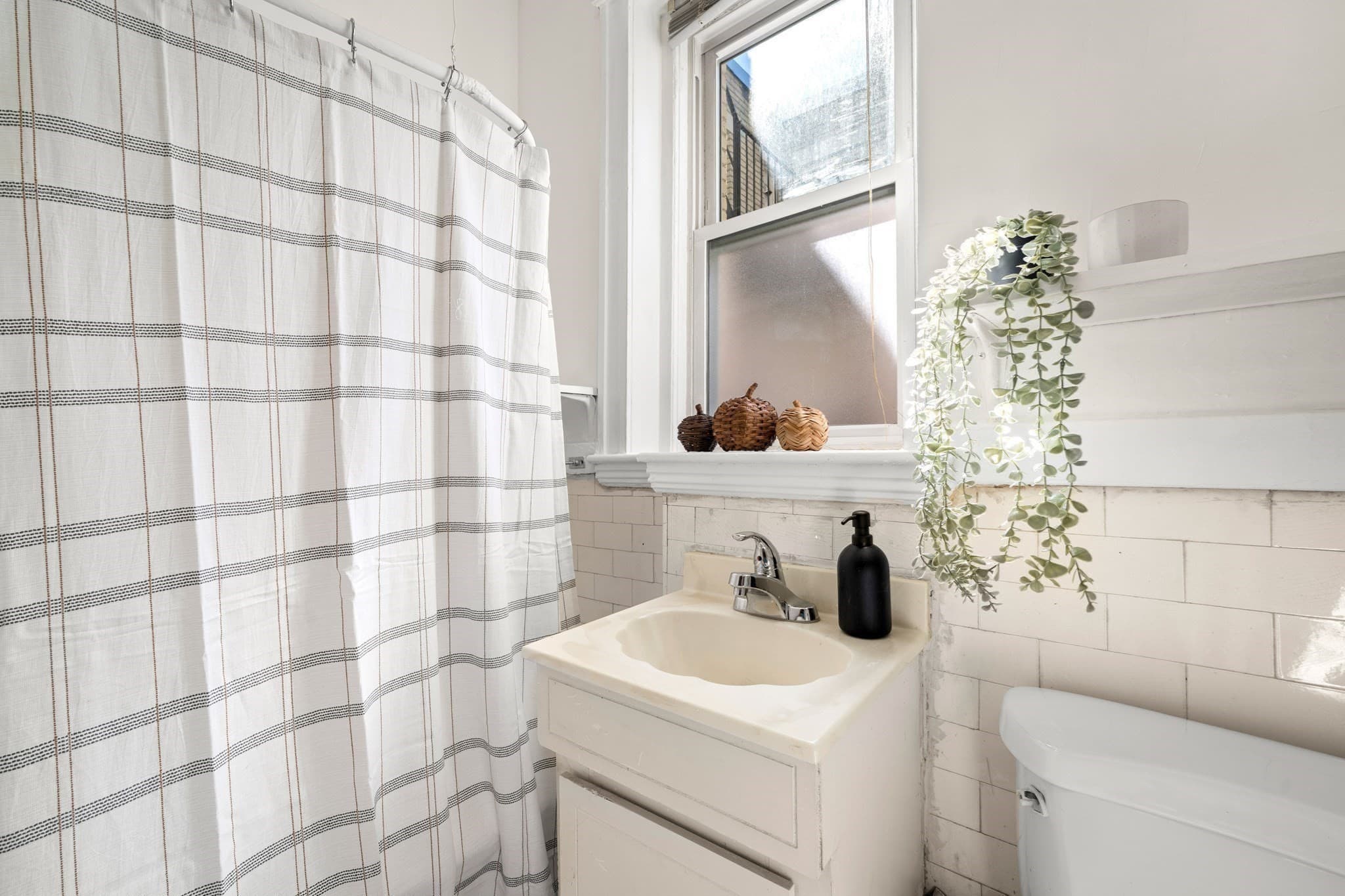 Condominium at 1840 Commonwealth Ave # 8, Boston MA 02135, Boston, photo 12 of 15
