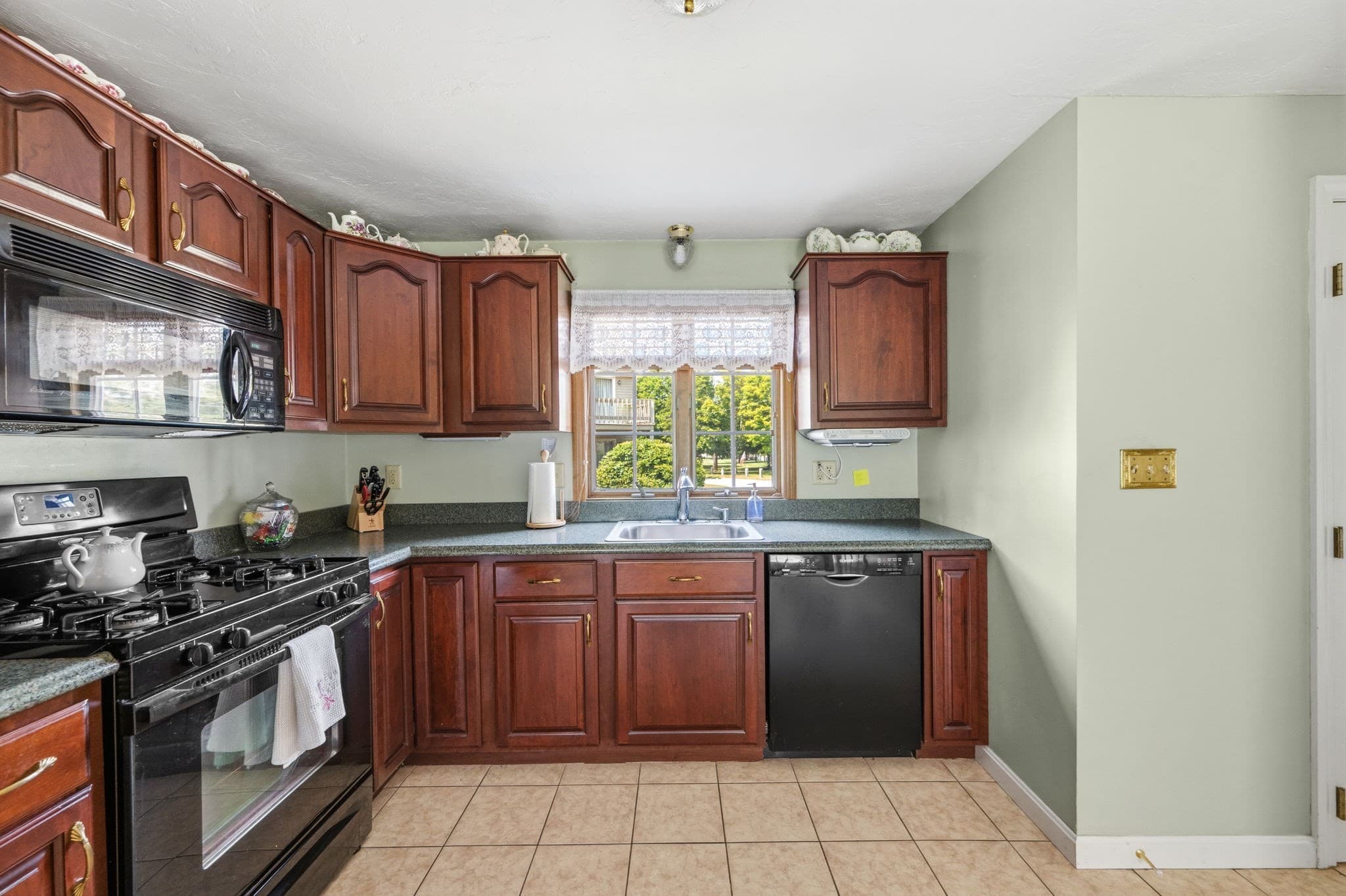 Condominium at 279 Central St # 279, East Bridgewater MA 02333, East Bridgewater, photo 10 of 22