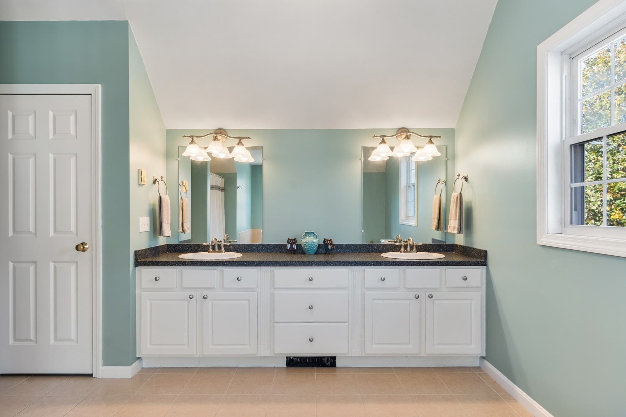 Condominium at 10 Patriots Way # A, Sterling MA 01564, Sterling, photo 17 of 33