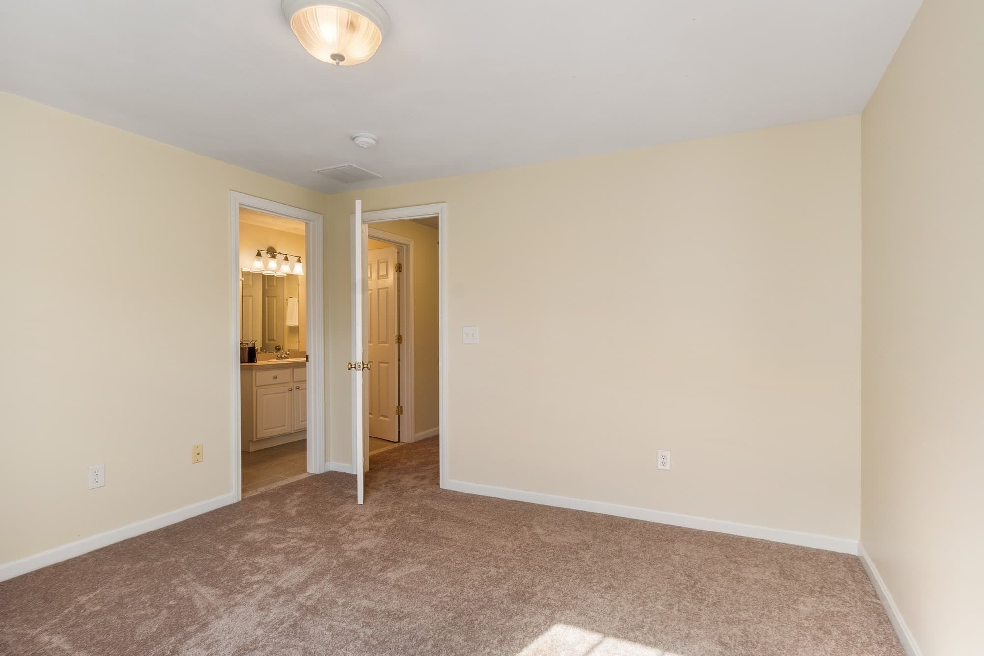 Condominium at 10 Patriots Way # A, Sterling MA 01564, Sterling, photo 21 of 33