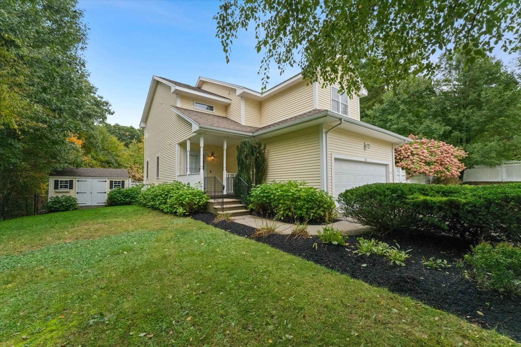 65 Arbor Rd, Uxbridge MA 01569