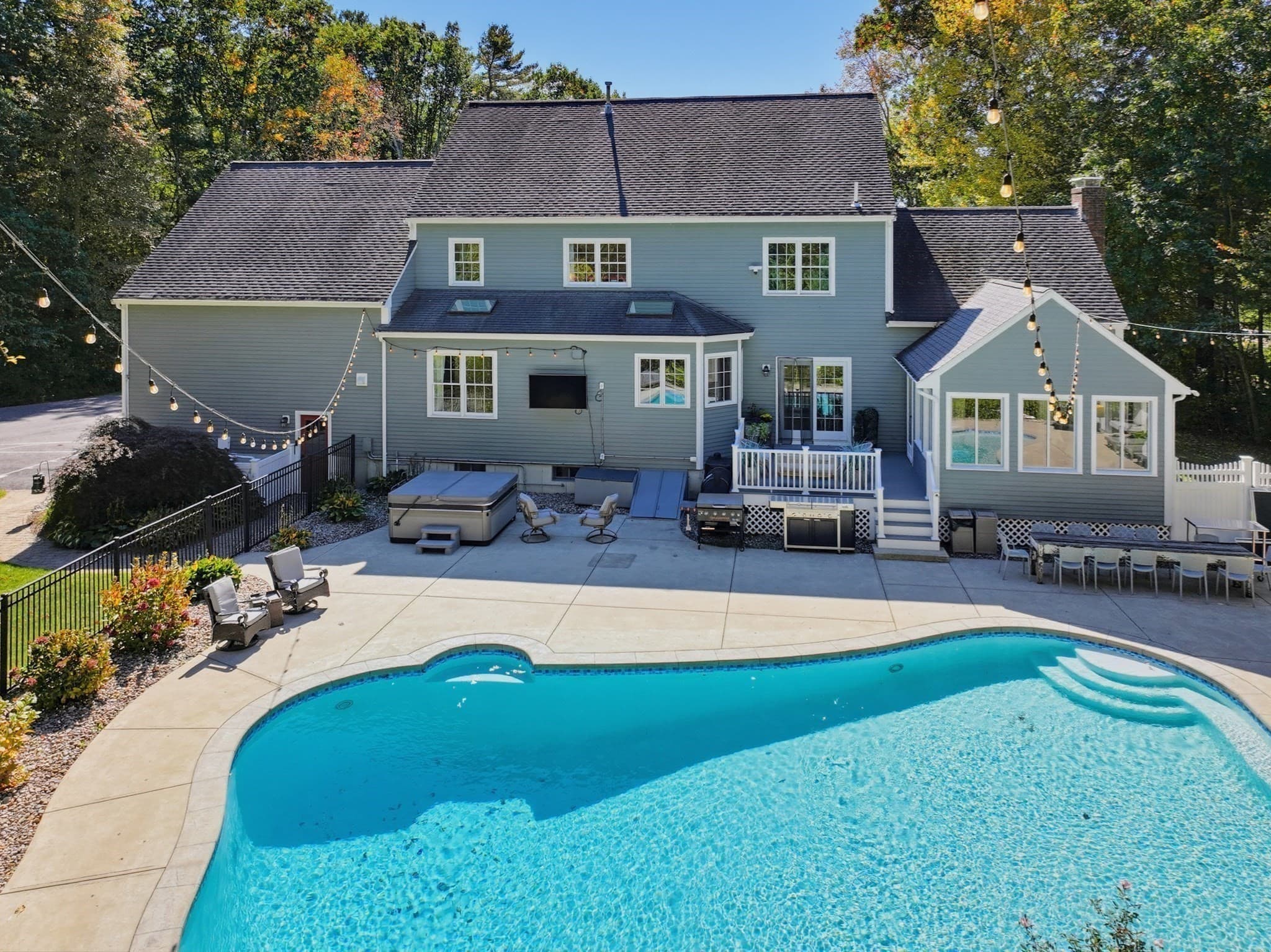 Single Family Residence at 7 Chopin Ct, Walpole MA 02081, Walpole, photo 7 of 41