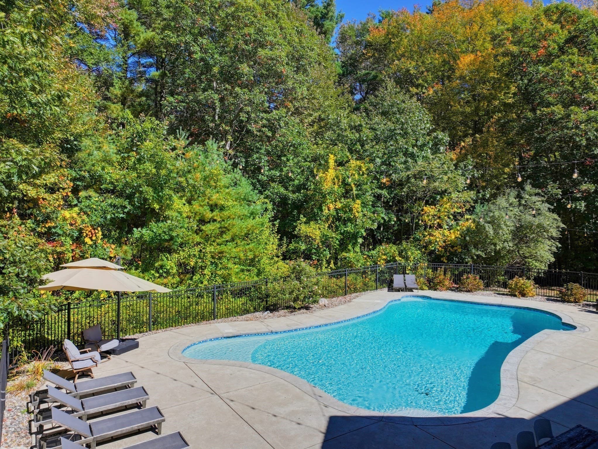 Single Family Residence at 7 Chopin Ct, Walpole MA 02081, Walpole, photo 9 of 41